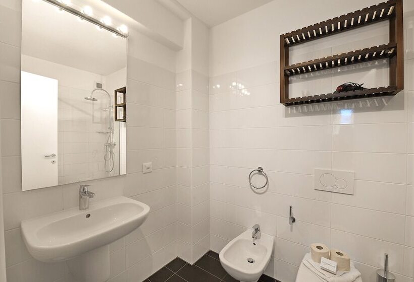 Santi Apartment Few Min From Lake Happy Rentals