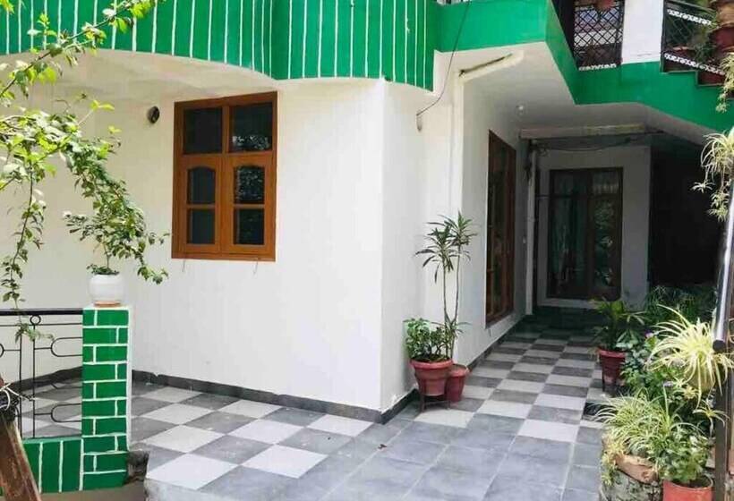 Cozy Solan Apartment With Stunning Views