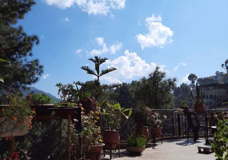 Cozy Solan Apartment With Stunning Views