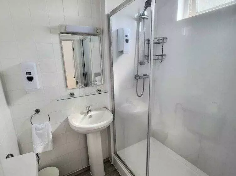 Beach Hotel Torbay B&b