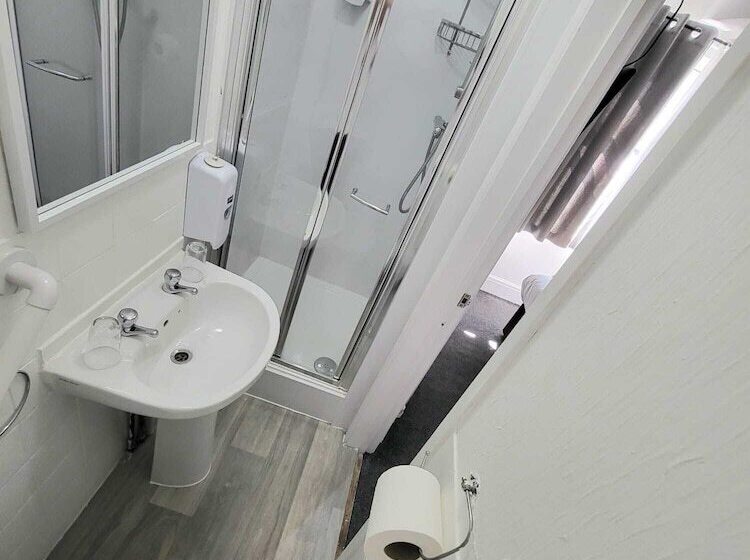 Beach Hotel Torbay B&b