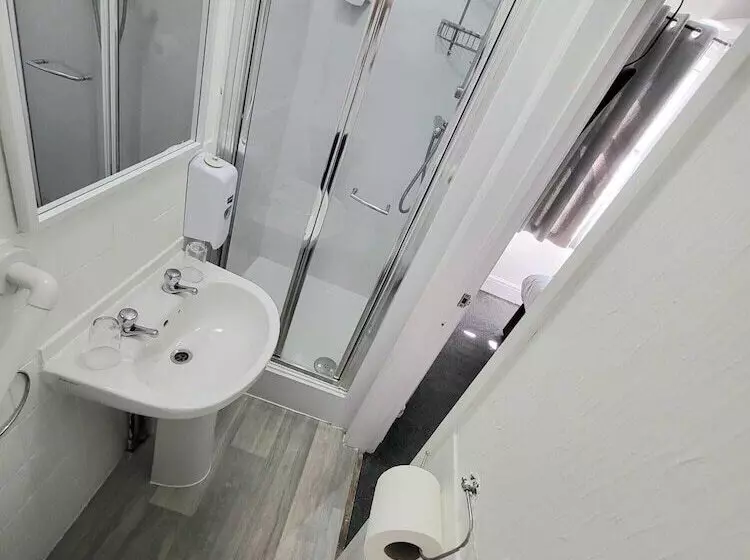 Beach Hotel Torbay B&b