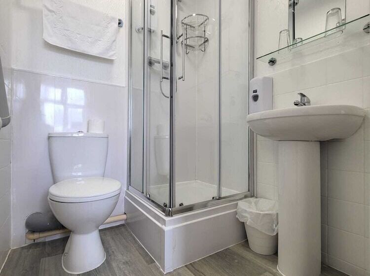 Beach Hotel Torbay B&b