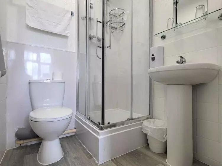 Beach Hotel Torbay B&b