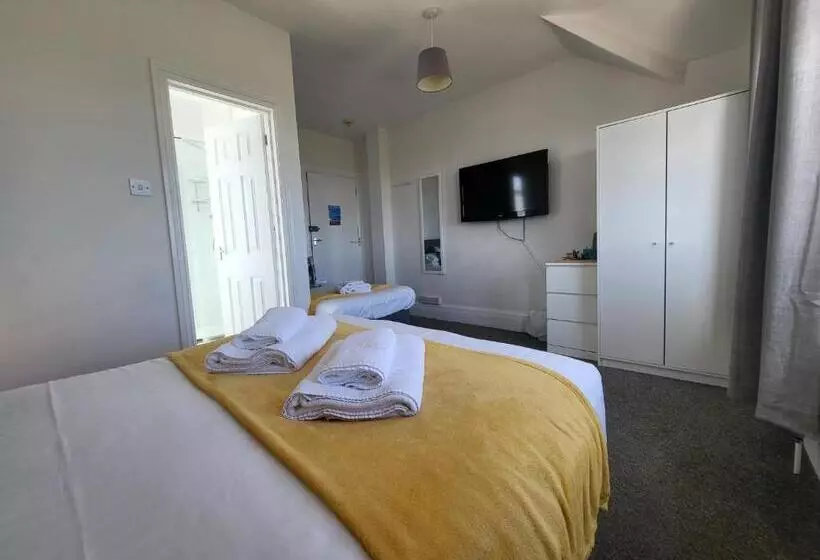 Beach Hotel Torbay B&b