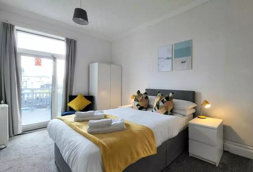 Beach Hotel Torbay B&b