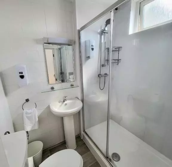 Beach Hotel Torbay B&b