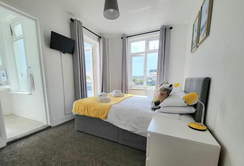 Beach Hotel Torbay B&b