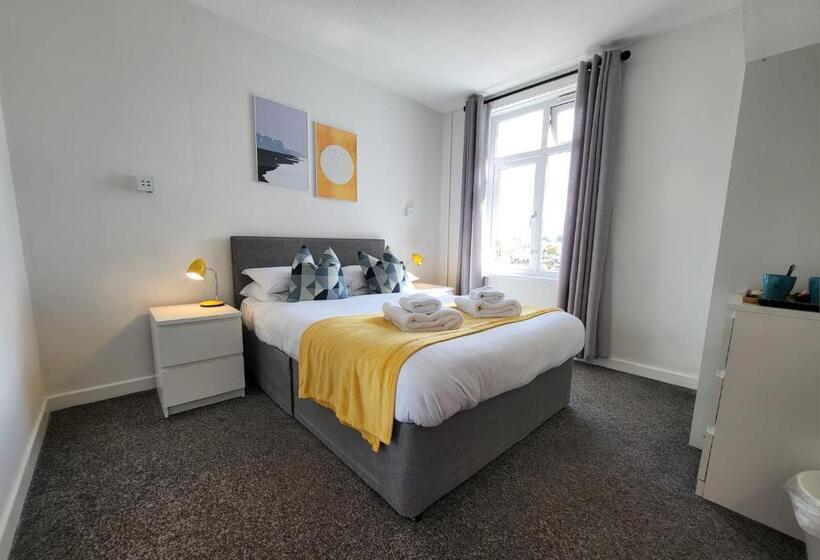 Beach Hotel Torbay B&b