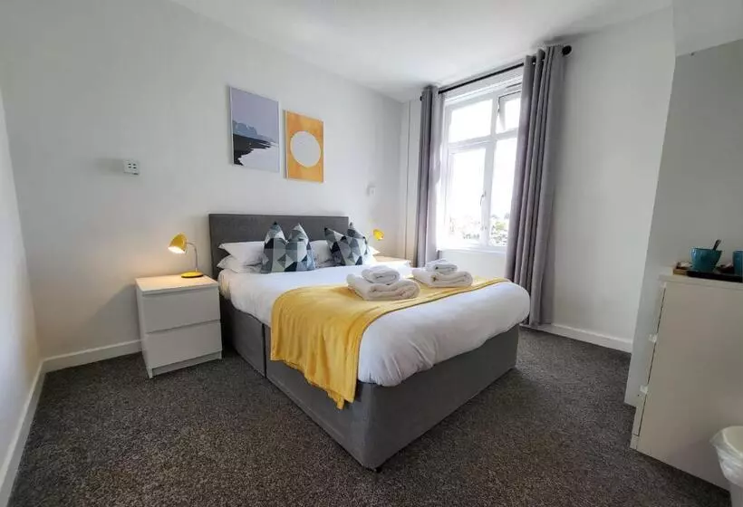 Beach Hotel Torbay B&b