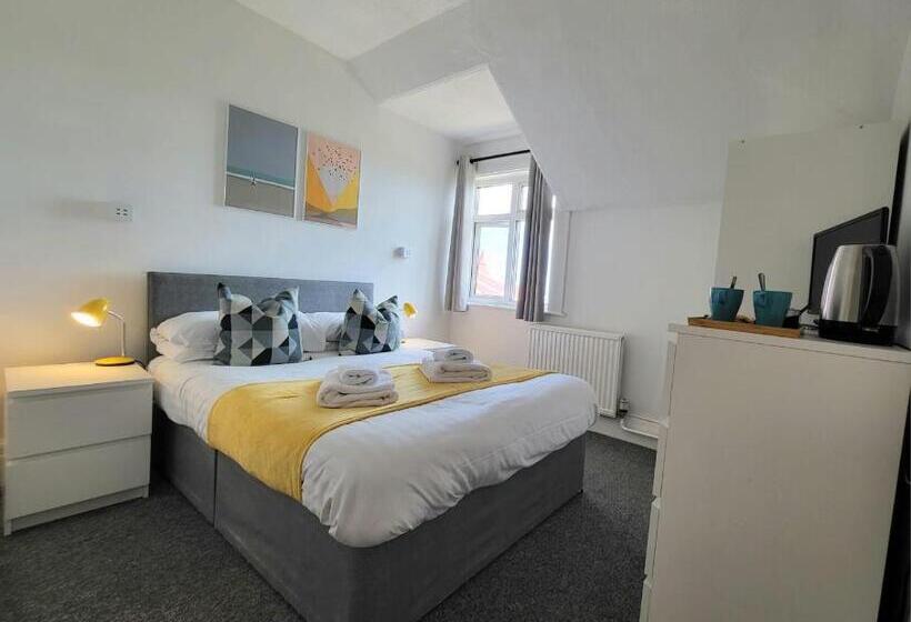 Beach Hotel Torbay B&b