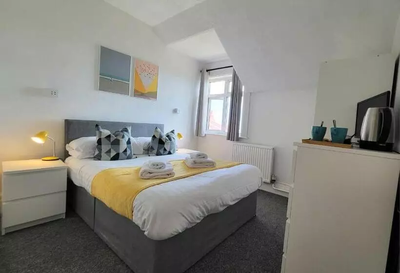 Beach Hotel Torbay B&b