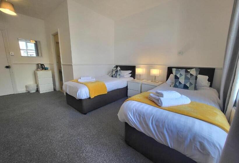 Beach Hotel Torbay B&b