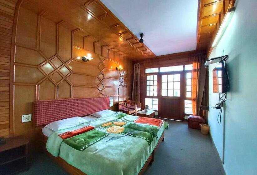 호텔 Goroomgo Radha Continental Nainital