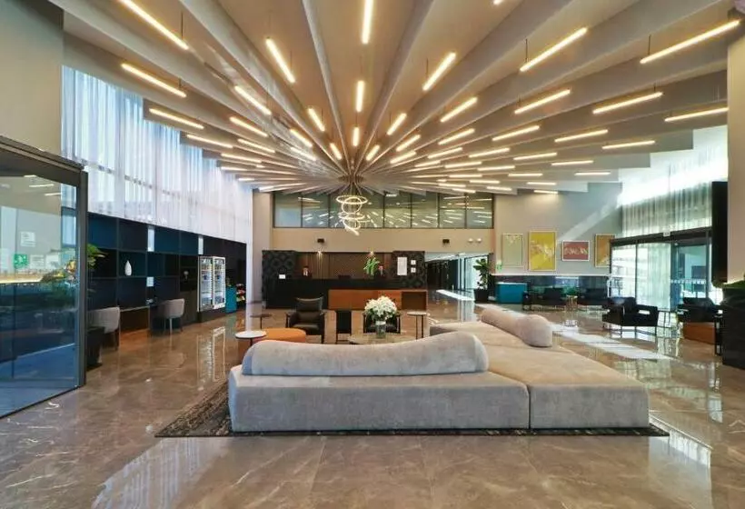 Hotelli Holiday Inn & Suites   Mexico Felipe Angeles Airport, An Ihg