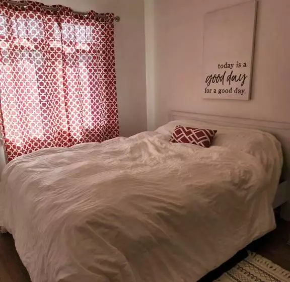 پانسیون Place You Can Call Home !!! Near Ottawa Airport