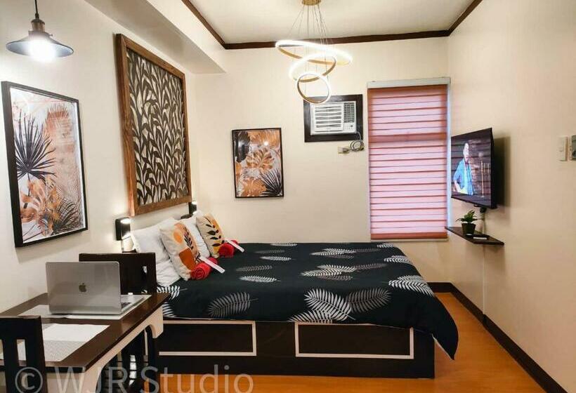 Queen Bed Deluxe  Contemporary Style