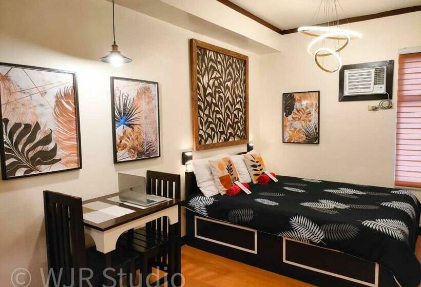 Queen Bed Deluxe  Contemporary Style