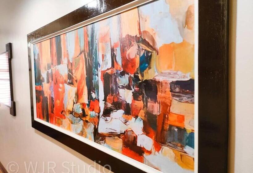 Queen Bed Deluxe  Contemporary Style