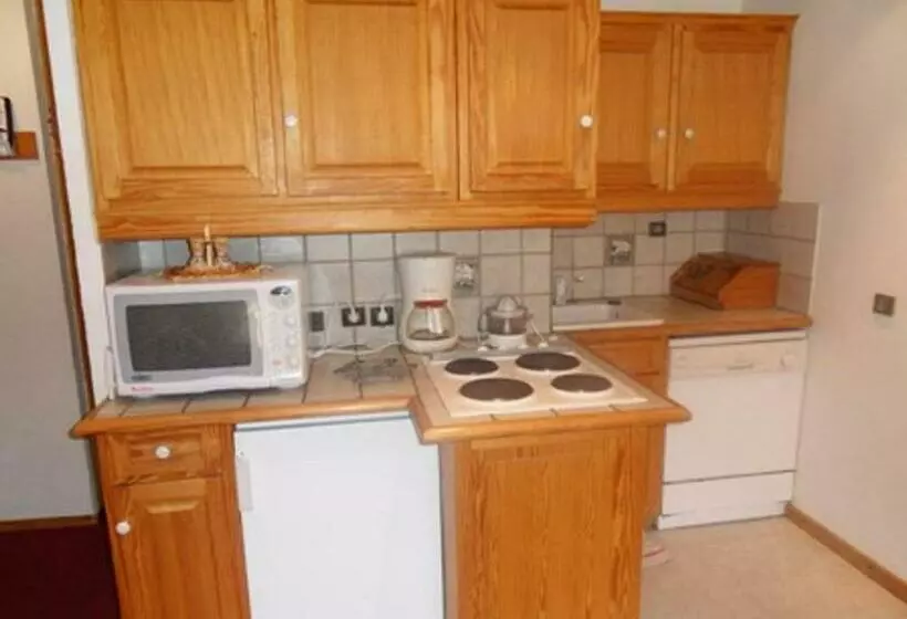 Spacieux Appartement 3 Pièces Pour 8 Personnes Avec Balcon, Centre Station   Fr 1 181 2113