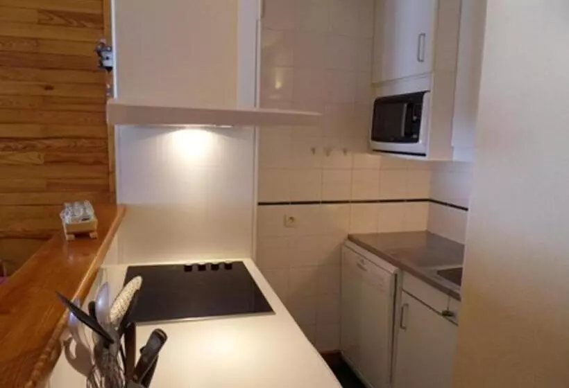 Spacieux Appartement 3 Pièces Pour 8 Personnes Avec Balcon, Centre Station   Fr 1 181 2113