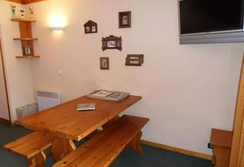 Spacieux Appartement 3 Pièces Pour 8 Personnes Avec Balcon, Centre Station   Fr 1 181 2113