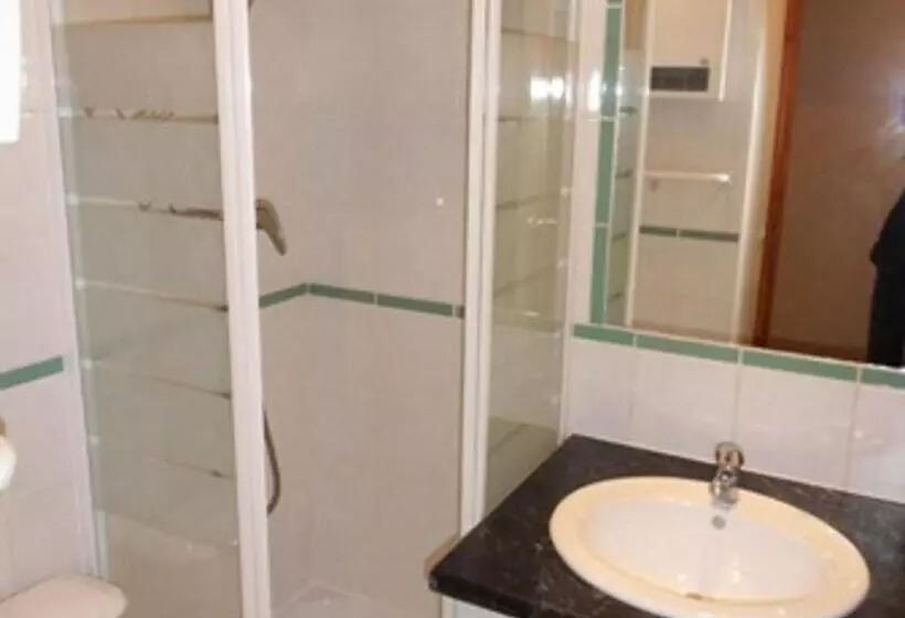Spacieux Appartement 3 Pièces Pour 8 Personnes Avec Balcon, Centre Station   Fr 1 181 2113