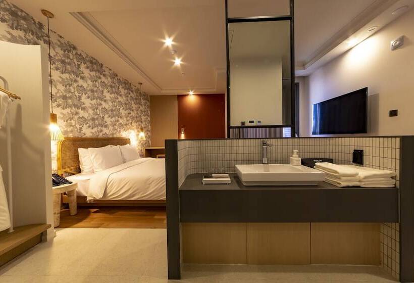 هتل Hound Garden&terrace