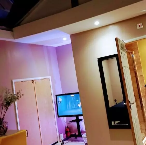 Stunning 1 Bed Cabin In Bromley With Hot Tub