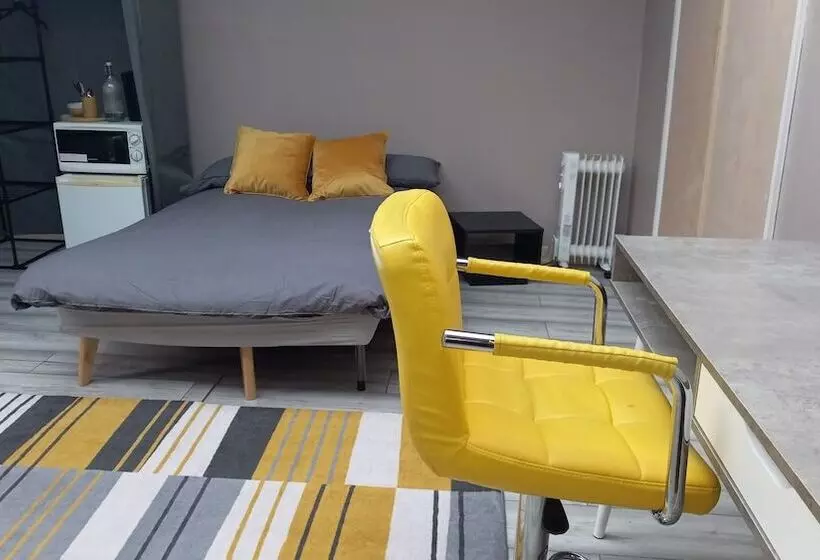 Stunning 1 Bed Cabin In Bromley With Hot Tub