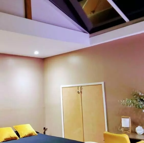 Stunning 1 Bed Cabin In Bromley With Hot Tub