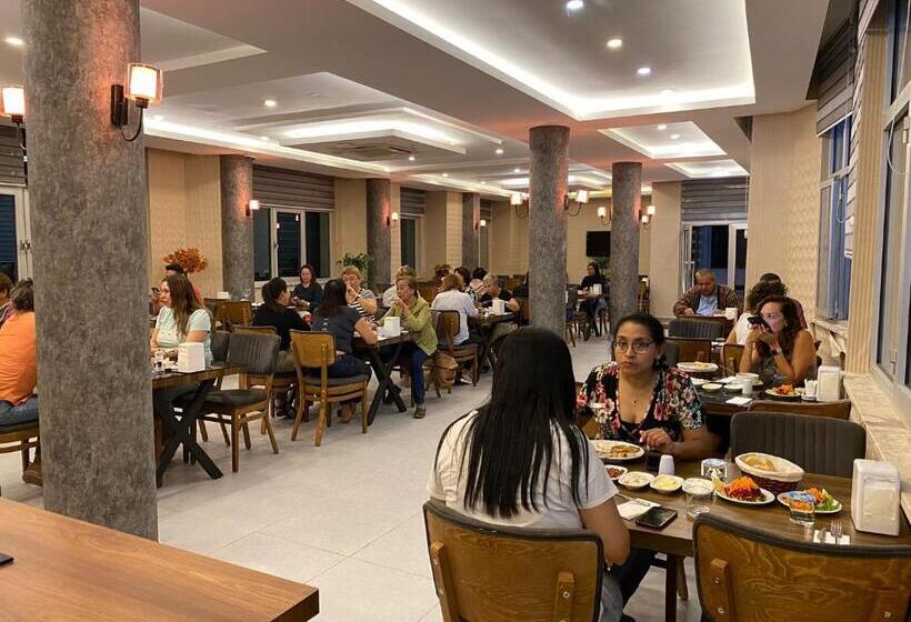 فندق Anya Resort