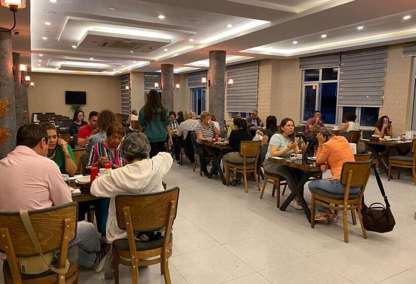 فندق Anya Resort