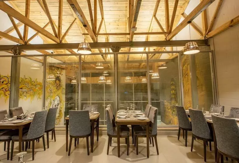 هتل Cecil By Pearl Continental