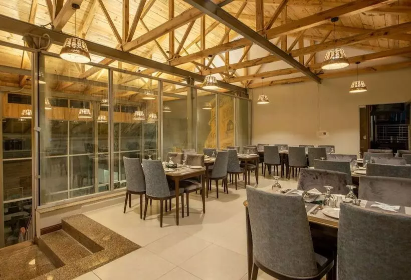 هتل Cecil By Pearl Continental