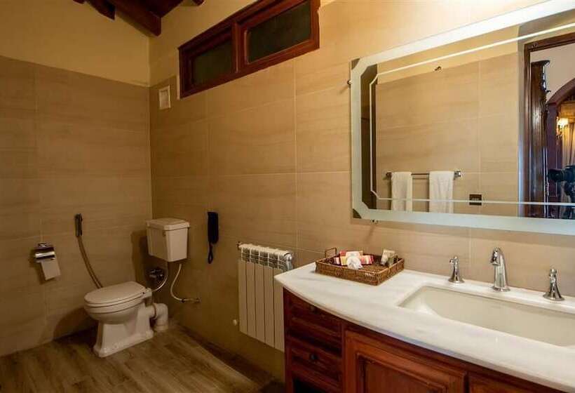 هتل Cecil By Pearl Continental