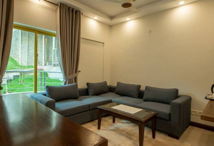 هتل Cecil By Pearl Continental