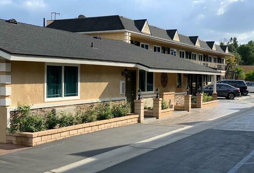 ホテル Walnut Inn & Suites West Covina