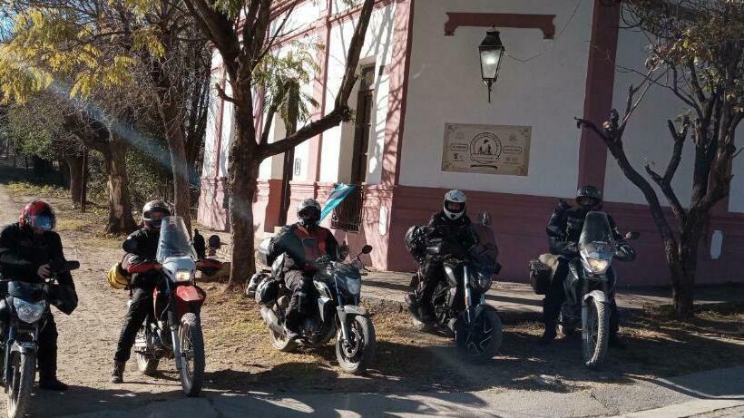 Pension Club De Veraneantes Tulumba Hostel Y Suites