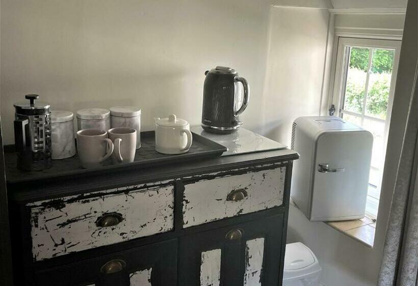 مبيت وإفطار The Dairyman Suite