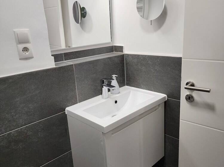 Davin City Aparments   Self Check In