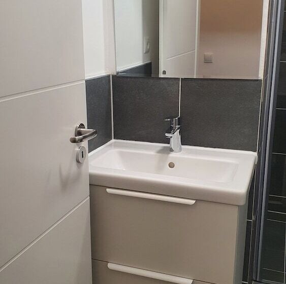 Davin City Aparments   Self Check In