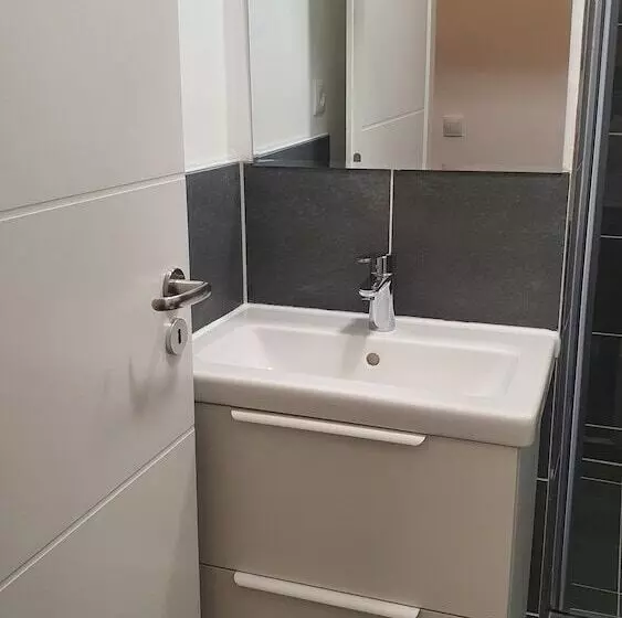 Davin City Aparments Self Check In