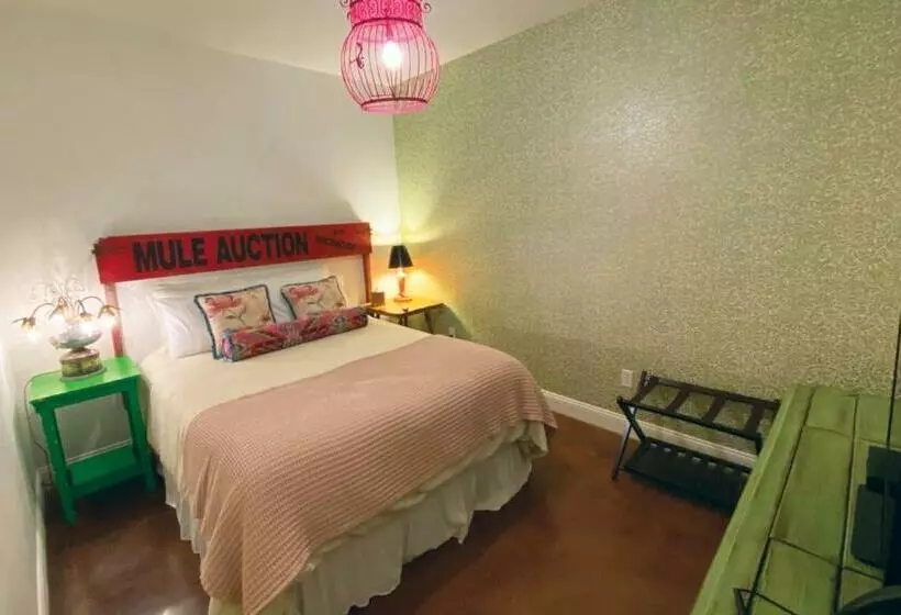 Hotelli Mulberry Inn