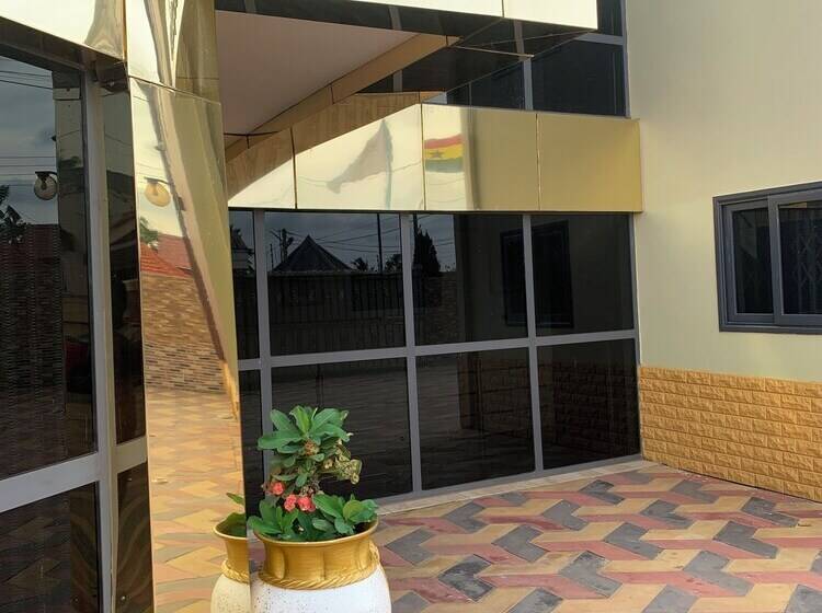 Отель Selwilliam