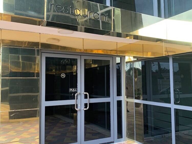 Отель Selwilliam