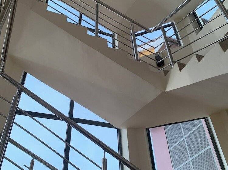 Отель Selwilliam