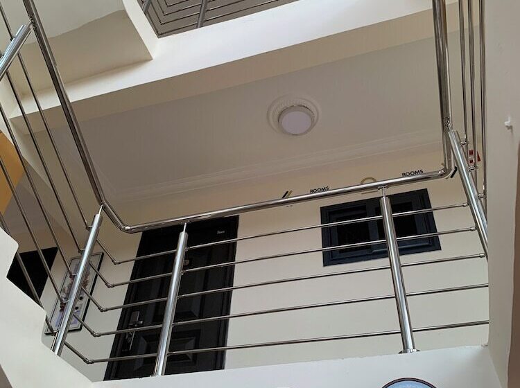 Отель Selwilliam