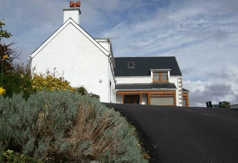 بنسيون Caisteal Liath House