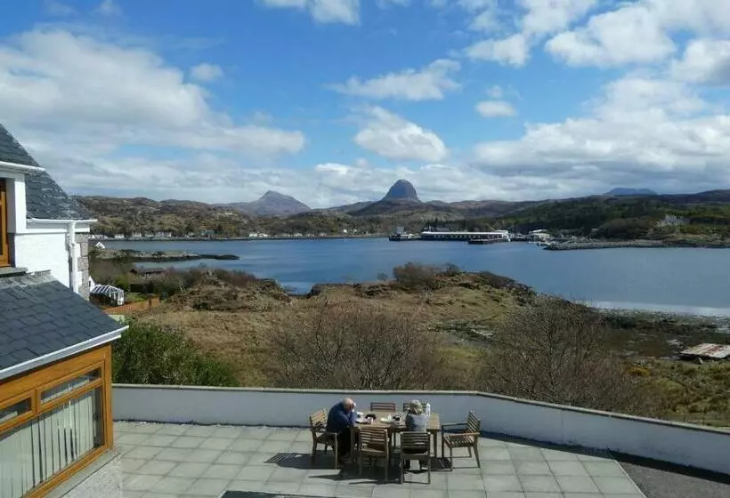 Majatalo Caisteal Liath House